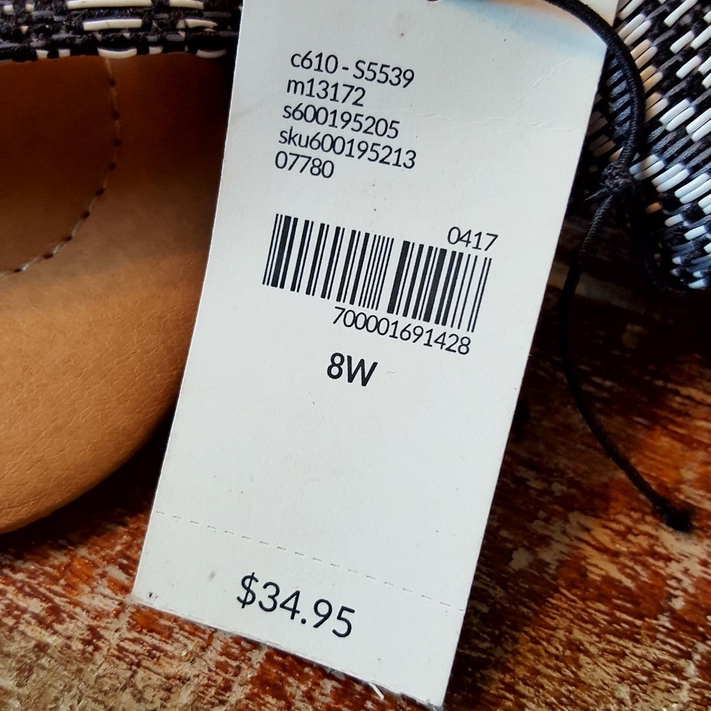 💜 Lane Bryant Black and White Sandal - Picture 5 of 5